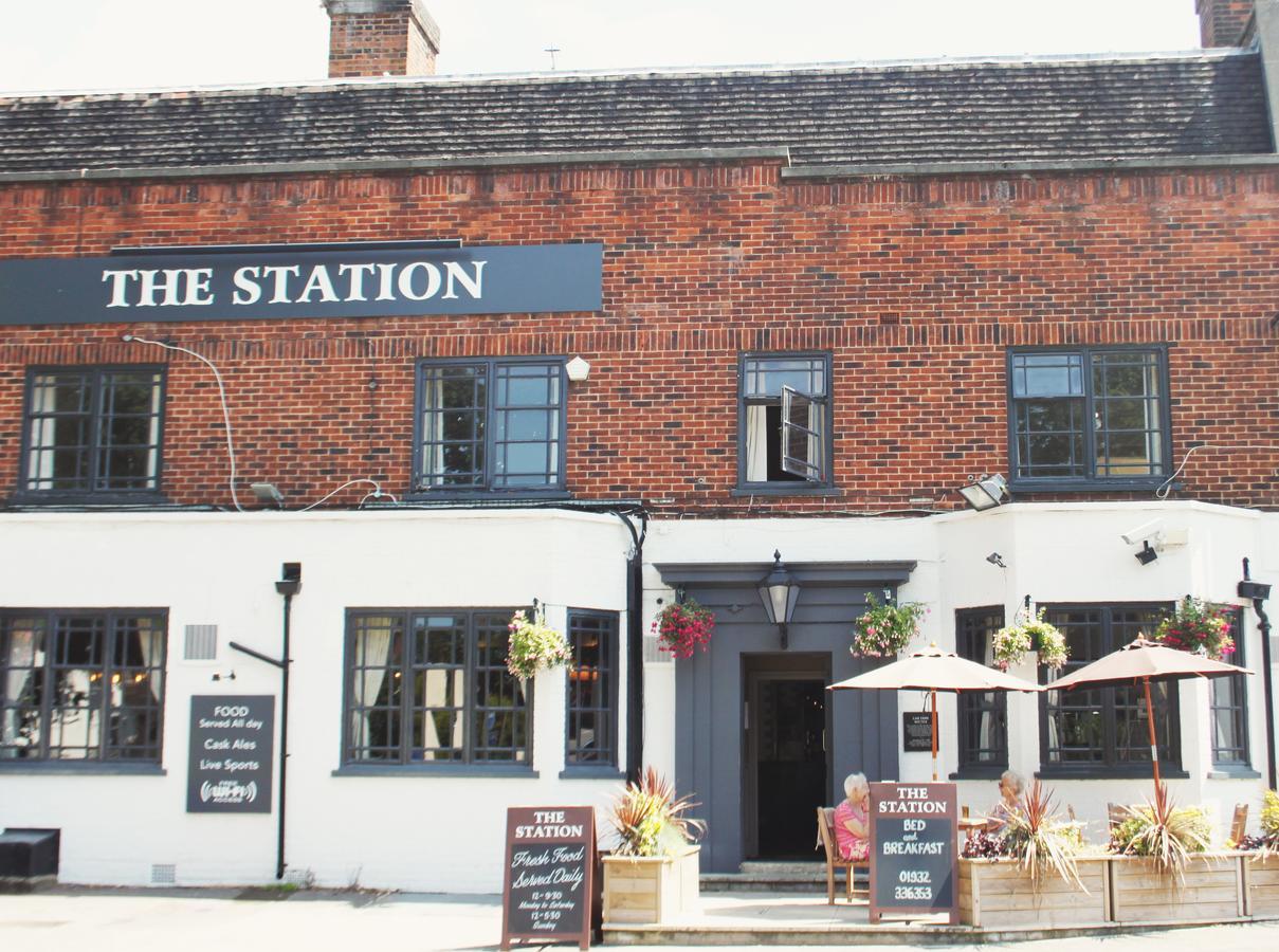 Отель The Station West Byfleet Экстерьер фото